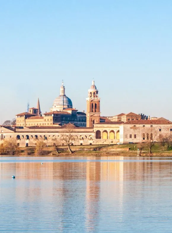 Mantova skyline