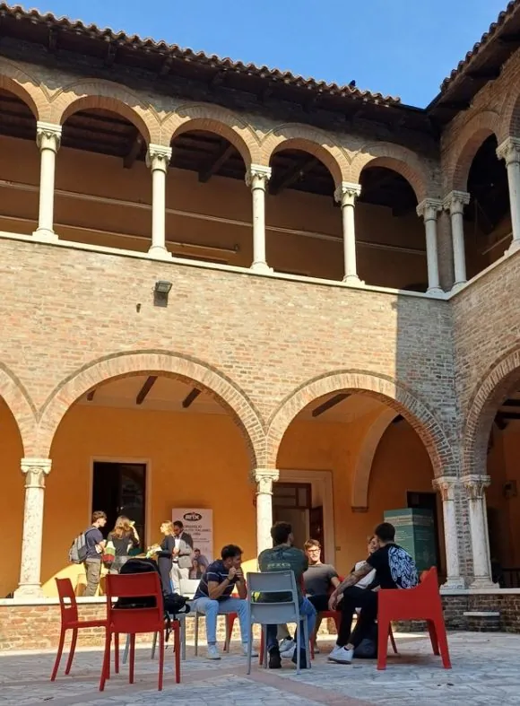 Mantova Università Aperta Foto del Chiostro